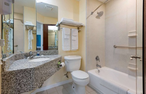 New Paltz Hotel | Rodeway Inn & Suites New Paltz - Hudson Valley
