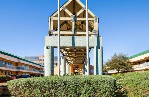 Wetmore Hotel | Rodeway Inn & Suites South of Fiesta Park