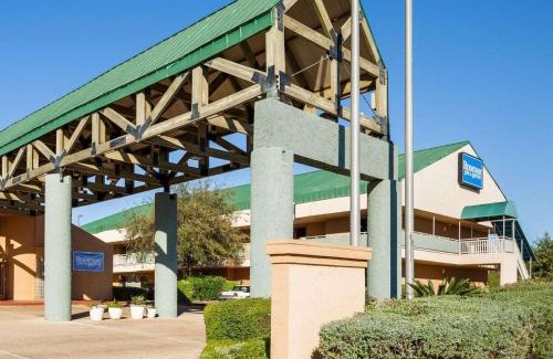 Wetmore Hotel | Rodeway Inn & Suites South of Fiesta Park
