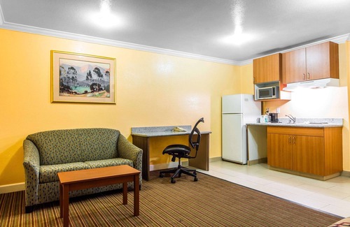 Hayward Hotel | Rodeway Inn & Suites