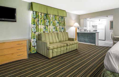 Cypress Gardens Hotel | Rodeway Inn & Suites Winter Haven Chain Of Lakes