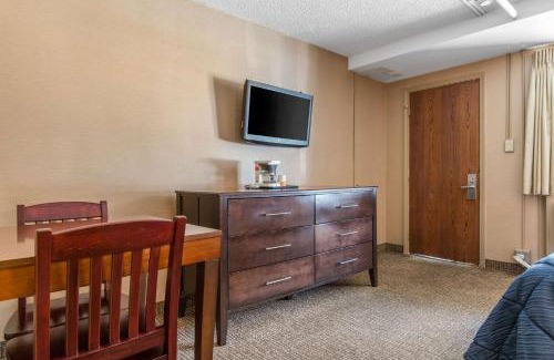 Peterson Park Hotel | Rodeway Inn