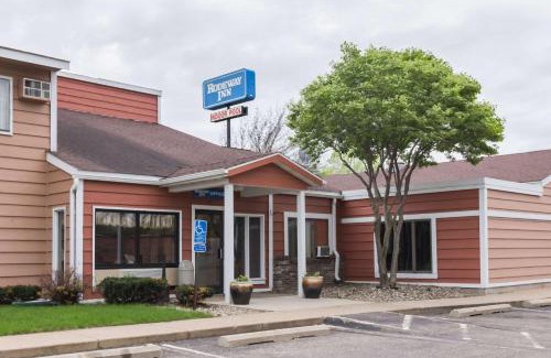 Red Wing Hotel | Rodeway Inn