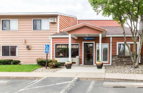 Red Wing Hotel | Rodeway Inn