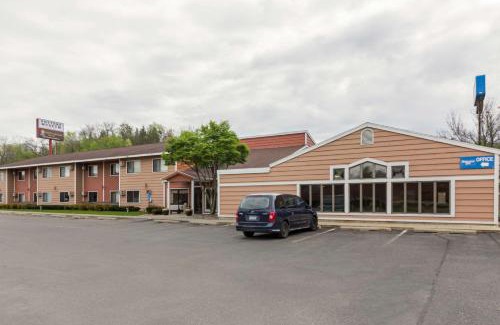 Red Wing Hotel | Rodeway Inn