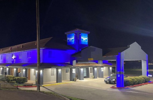 Stephenville Hotel | Rodeway Inn