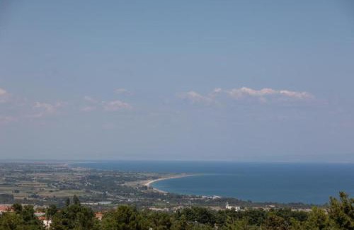 Dio-Olympos Villa | Rodon Apartment with Great View, Sauna and Jacuzzi