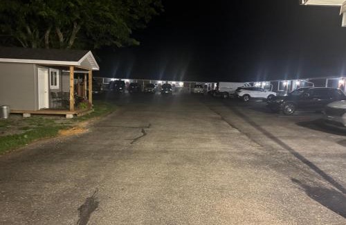 Rideau Lakes Hotel | Rogers Motel