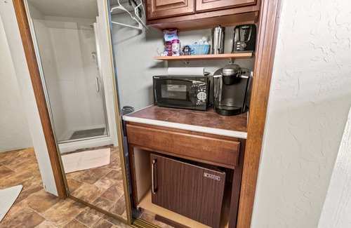 Gold Hill Apartment | Rogue River frontage: private deck & hot tub, exciting interior, river dock, FUN