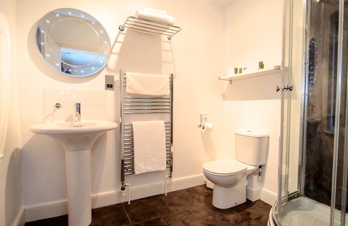 Shrewton Bed & Breakfast | Rollestone Manor