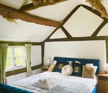 Whitbourne House | Rolling Hills and Woodland Views!-2 bed cottage with dog walking trails and local pub on your doorstep! Popular walking trails nearby-Malvern Hills and the Brockhampton Estate- Peaceful village on the border of Hereford and Worcester