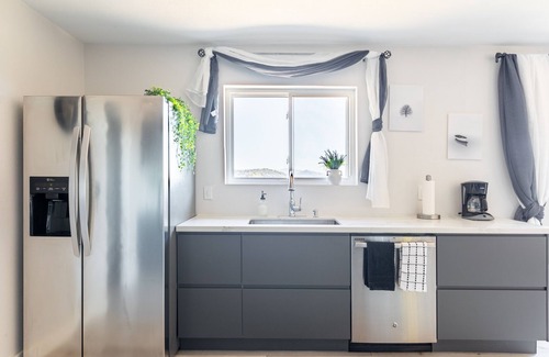 Mariposa Other | Rolling Oaks Ranch: Private Lakefront Farm Stay on 235 Acres