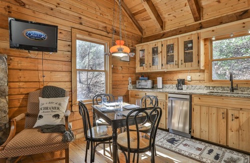 Walnut Mountain Cabin | Rolling Ridge | Ellijay, GA