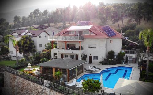 Rosh Pinna House | Rom Mansion