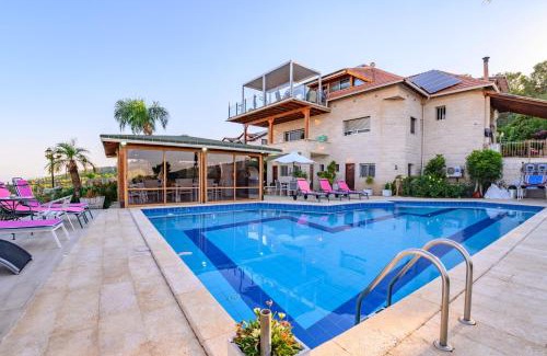 Rosh Pinna House | Rom Mansion