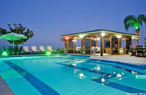Rosh Pinna House | Rom Mansion