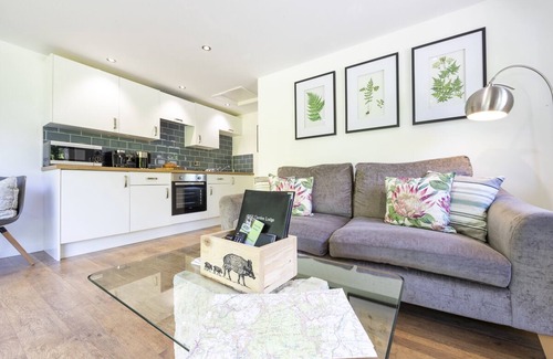 Longhope Cabin | Romantic 1 Bedroom Lodge (optional hot tub) in Forest of Dean &Wye Valley ANOB