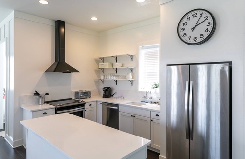 Lake Alfred Cottage | Romantic 1BR/1BA Cottage overlooking Lake Alfred!