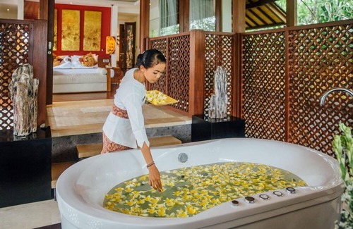 Ketewel Villa | Romantic 1BR Beach Front Villa, Pabean Beach! 9Min Drive To Bali Safari! W/Pool!