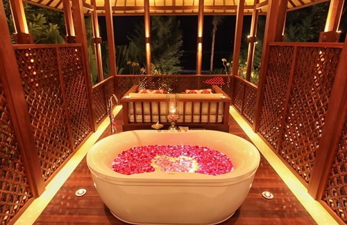Ketewel Villa | Romantic 1BR Beach Front Villa, Pabean Beach! 9Min Drive To Bali Safari! W/Pool!