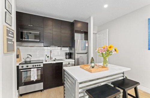 Cocoa Beach House | Romantic 1BR Cottage, 1 block from the Beach, 3 min Walk to Downtown