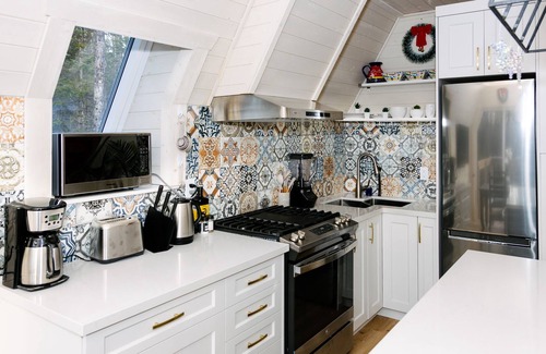 Haliburton Ski Chalet | Romantic and Cozy A Frame Chalet in the woods - Relax, Recharge, Renew