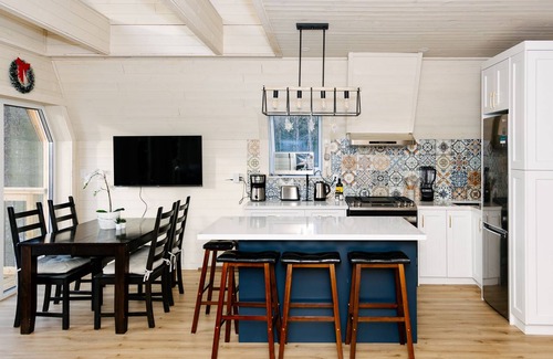 Haliburton Ski Chalet | Romantic and Cozy A Frame Chalet in the woods - Relax, Recharge, Renew
