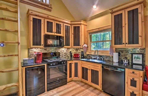 Leicester Cabin | Romantic Asheville Area Cabin w/Deck & Hot Tub!