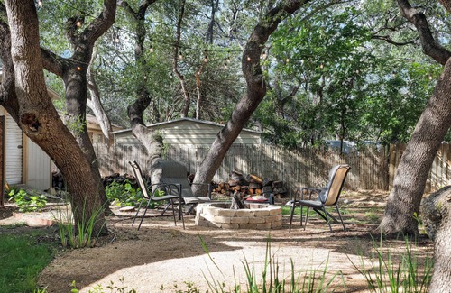 Wetmore House | Romantic~Butterfly Cttg~Central Loc, Firepit ~Oaks