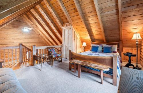 Vesta House | Romantic Cabin Getaway - Fast Wi-Fi - Pet-Friendly