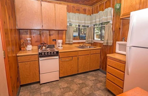 Al Tahoe Cabin | Romantic Cabin for 2- Private Hot Tub, Convenient to Heavenly, Lake and.