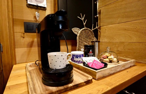 Arville Ski Chalet | Romantic chalet with a hot tub and a steam room