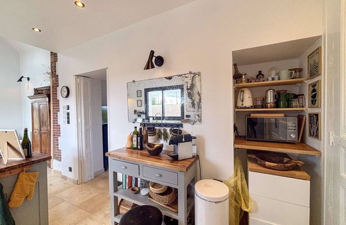 Bonsmoulins Cottage | Romantic cottage in the fields