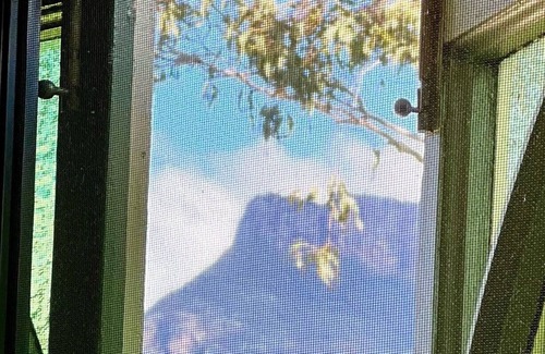 Maroon Cottage | Romantic escape under Mt Maroon
