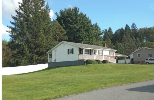 Patton House | Romantic/family-friendly 3-bedroom home with fireplaces, central AC, and WiFi