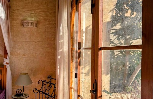 Nadur House | Romantic Farmhouse for up to 9 People with Pool and Sea View