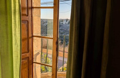 Nadur House | Romantic Farmhouse for up to 9 People with Pool and Sea View