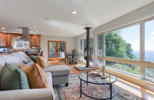 Rehrersburg Ski Chalet | Romantic Getaway, Breathtaking View on Blue Mountain/Appalachian Trail w/hot tub
