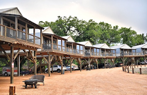 Sutherland Springs Cabin | Romantic Getaway Cabin on Creek! Relax and unwind surrounded by nature! - RC5