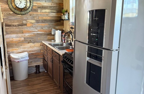 Celeste Bed & Breakfast | Romantic getaway in the trees. Enjoy your stay in a majestic oak treehouse