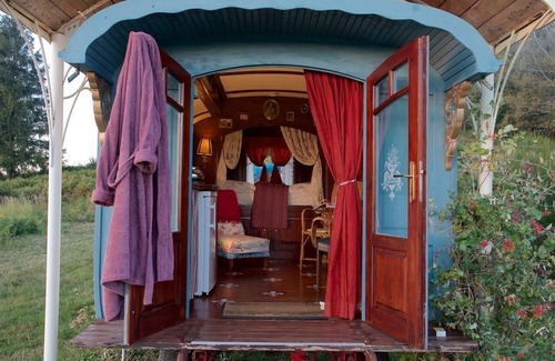 La Chabanne Cabin | Romantic gypsy wagon with a great view from your hottub in beautiful nature.