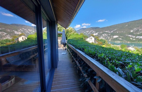 Novalaise House | romantic house with its spa+sauna+swimming pool+view on the lake