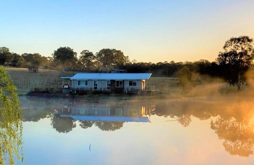 Lovedale House | Romantic lakehouse set in a private vineyard in the Hunter Valley