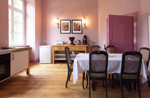 Halberstadt Apartment | Romantic living in the manor house in the middle of Gut Mahndorf park