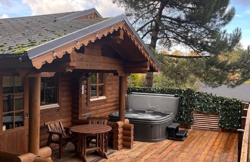 Aymestrey Cabin | Romantic Log Cabin With Hot Tub