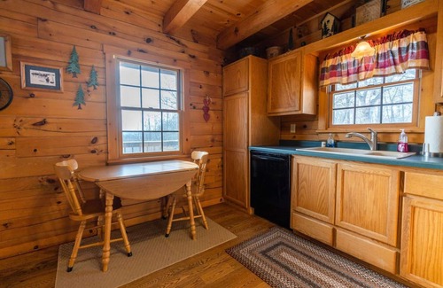 De Soto Cabin | Romantic Log Cabin Hideaway, Hot tub nestled Near the Scenic Mississippi River!
