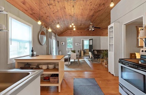 Pocono Pines House | Romantic Pet-Friendly Bungalow | Firepit | Near Lake Naomi