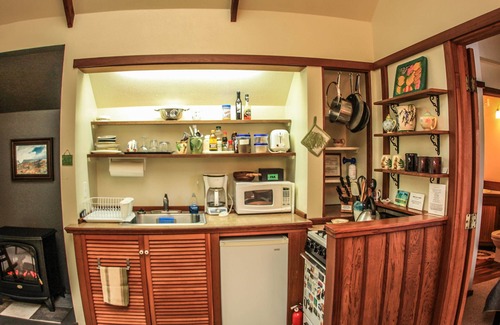 Volcano Cottage | Romantic, Private Cottage Nestled Away in Volcano