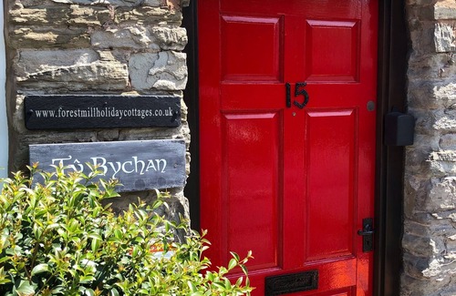 Hay on Wye Cottage | Romantic quirky cottage in Hay On Wye