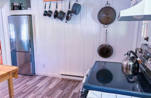South Royalton Cabin | Romantic Retreat secluded in Vermont with WiFi and AC included